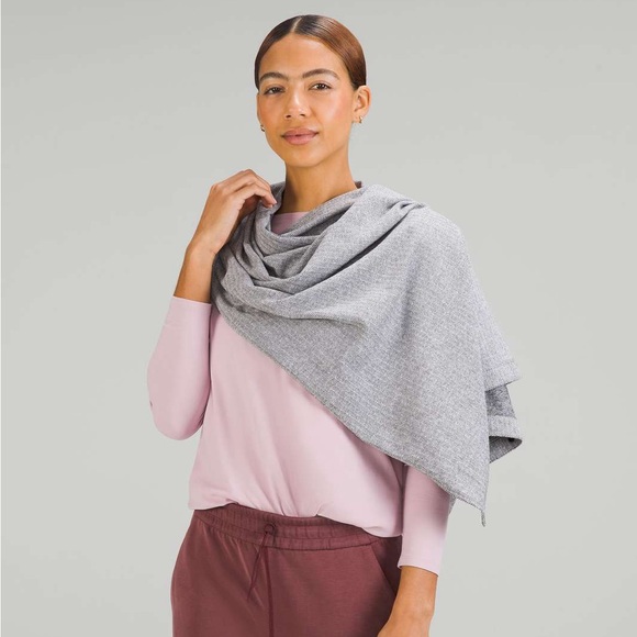 lululemon athletica Accessories - Lululemon Athletica Lululemon Customizable Snap Scarf